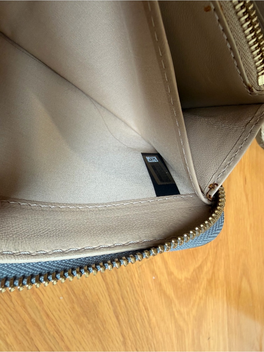 Chloé Marcie Cashmere Gray Pebbled Leather Zip Wallet with Gold Accents - Picture 7 of 11